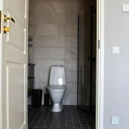 Laeva Apartman *